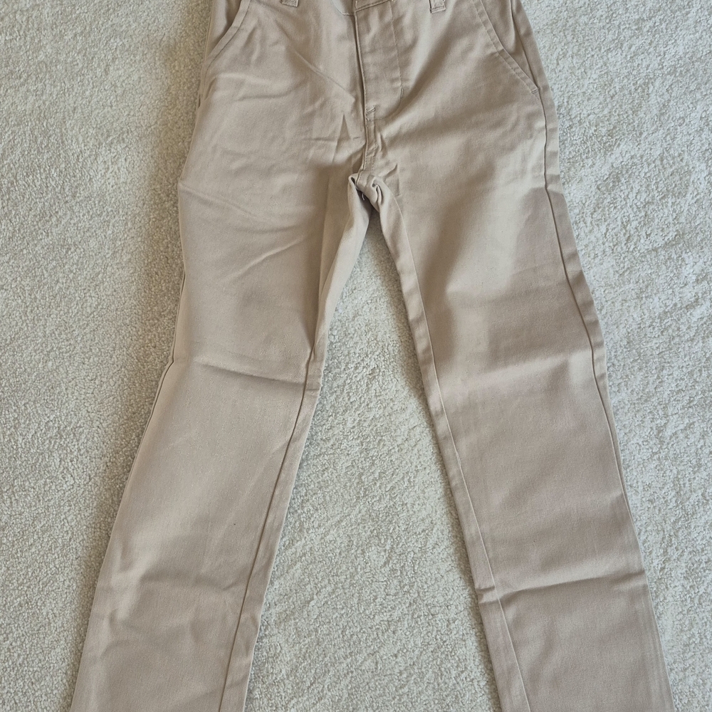 New Old Navy slim school uniform chino pants for boys
Size 6